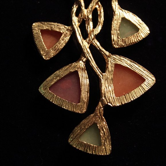 [UNKNOWN] Branching Necklace with Pastel Pyramids - Picture 9 of 14